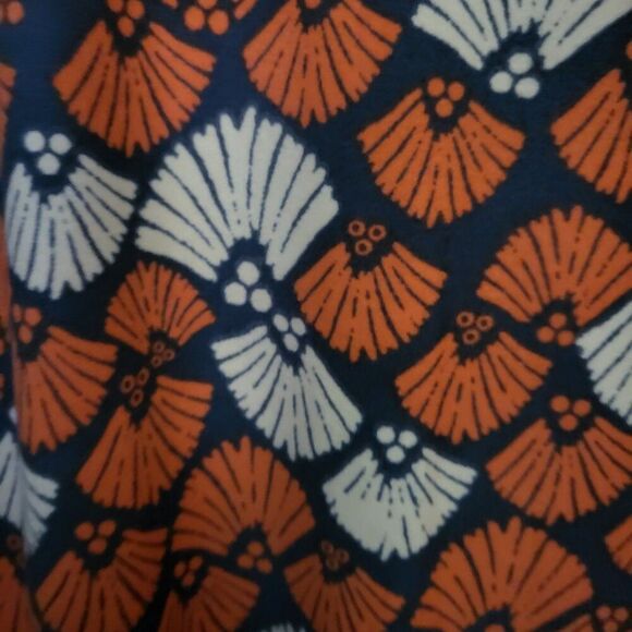 LuLaRoe Shells Tall & Curvy Leggings - Picture 3 of 4